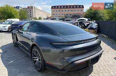 Седан Porsche Taycan 2021 в 
