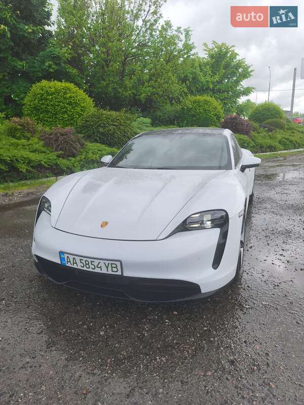 Седан Porsche Taycan 2022 в Киеве