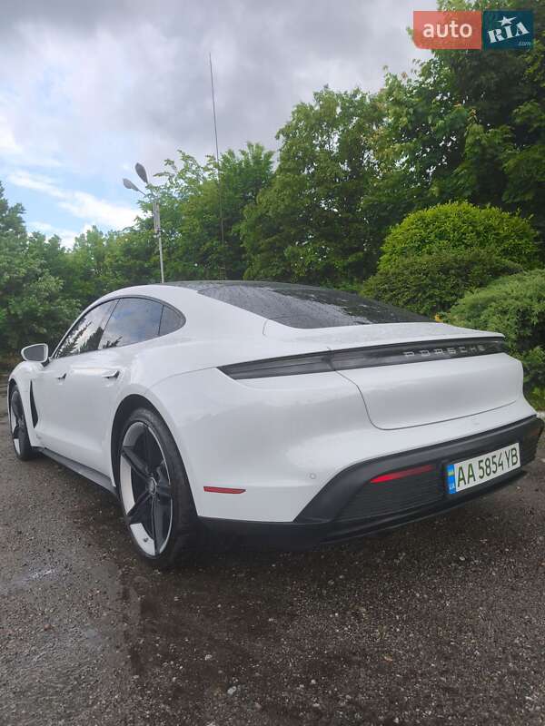 Седан Porsche Taycan 2022 в Киеве