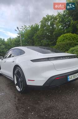 Седан Porsche Taycan 2022 в 