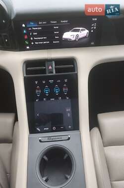 Седан Porsche Taycan 2022 в 