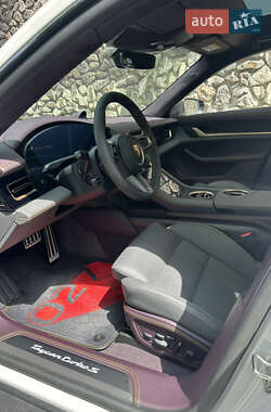 Седан Porsche Taycan 2023 в 