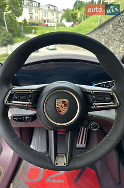 Седан Porsche Taycan 2023 в 