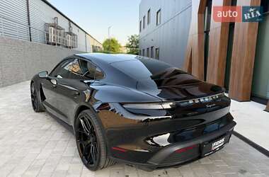 Седан Porsche Taycan 2022 в 