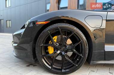 Седан Porsche Taycan 2022 в 