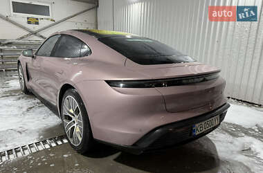 Седан Porsche Taycan 2021 в 