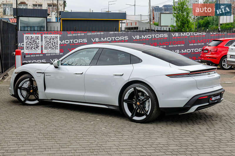 Седан Porsche Taycan 2020 в Киеве