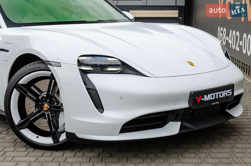 Седан Porsche Taycan 2020 в Киеве