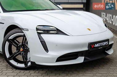 Седан Porsche Taycan 2020 в 