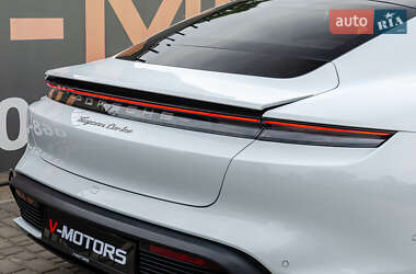 Седан Porsche Taycan 2020 в 
