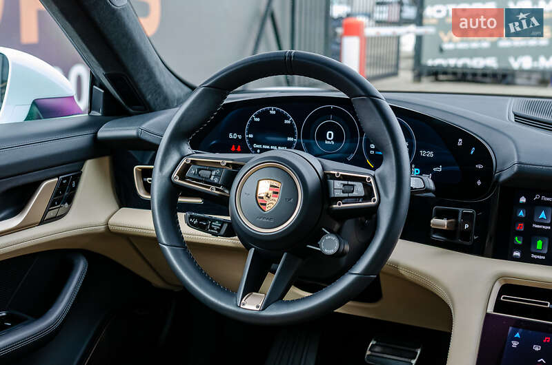 Седан Porsche Taycan 2020 в Киеве