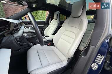 Седан Porsche Taycan 2021 в 