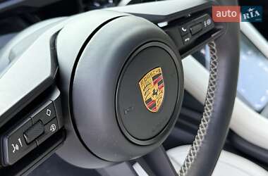Седан Porsche Taycan 2021 в 