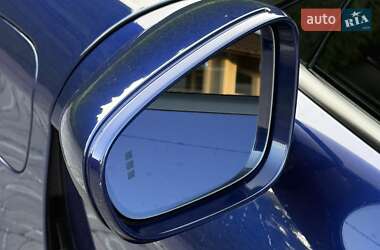 Седан Porsche Taycan 2021 в 