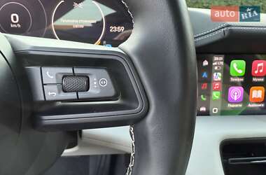 Седан Porsche Taycan 2021 в 