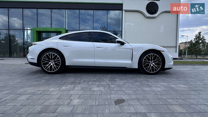 Седан Porsche Taycan 2021 в Києві