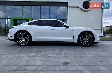 Седан Porsche Taycan 2021 в 