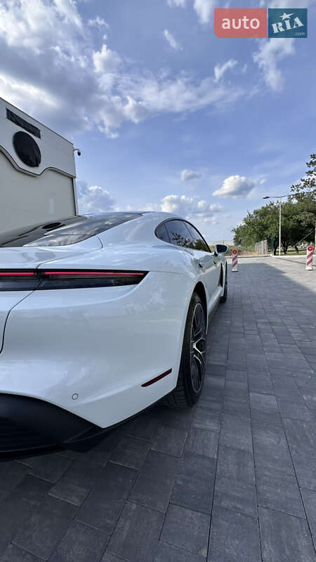 Седан Porsche Taycan 2021 в Києві