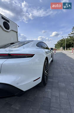 Седан Porsche Taycan 2021 в 