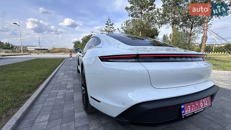 Седан Porsche Taycan 2021 в Києві