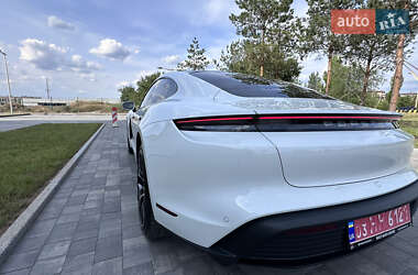 Седан Porsche Taycan 2021 в 