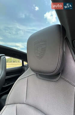 Седан Porsche Taycan 2021 в 