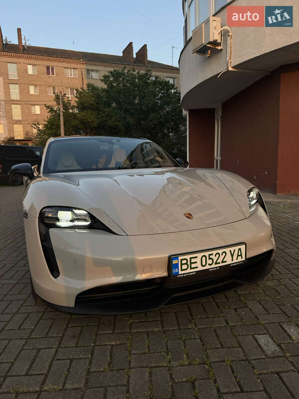 Седан Porsche Taycan 2020 в 