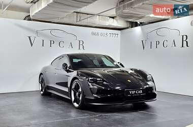 Седан Porsche Taycan 2021 в 