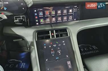 Седан Porsche Taycan 2021 в 