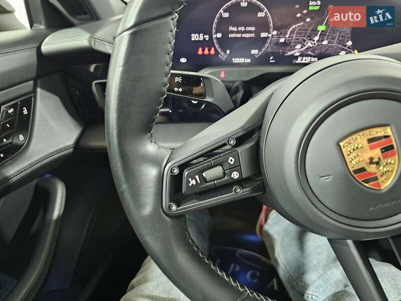 Седан Porsche Taycan 2021 в Киеве