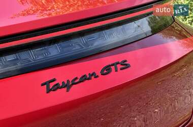 Седан Porsche Taycan 2022 в 