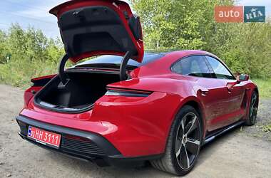 Седан Porsche Taycan 2022 в 
