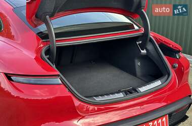 Седан Porsche Taycan 2022 в 