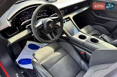 Седан Porsche Taycan 2022 в 