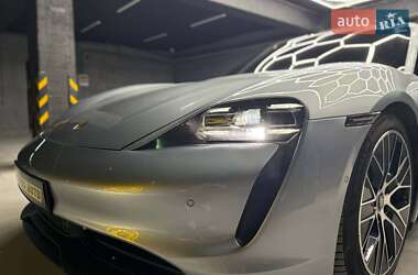Купе Porsche Taycan 2021 в 
