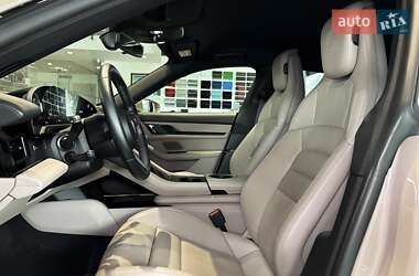 Седан Porsche Taycan 2020 в 