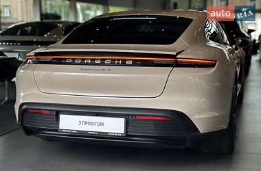 Седан Porsche Taycan 2020 в 