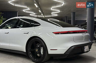 Седан Porsche Taycan 2020 в 