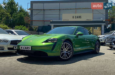 Седан Porsche Taycan 2021 в 