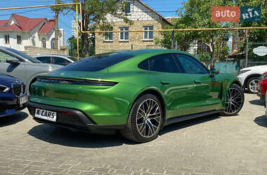 Седан Porsche Taycan 2021 в 