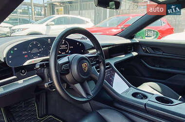 Седан Porsche Taycan 2021 в 