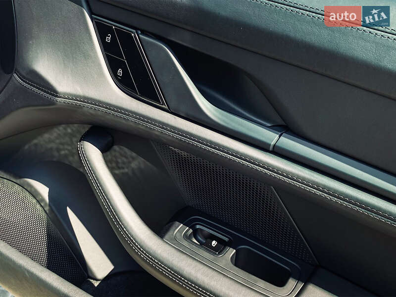 Седан Porsche Taycan 2021 в Одессе