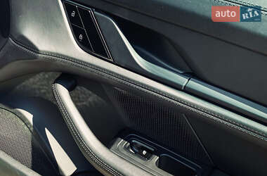 Седан Porsche Taycan 2021 в 