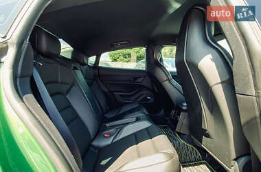 Седан Porsche Taycan 2021 в 