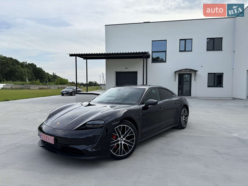 Седан Porsche Taycan 2021 в 