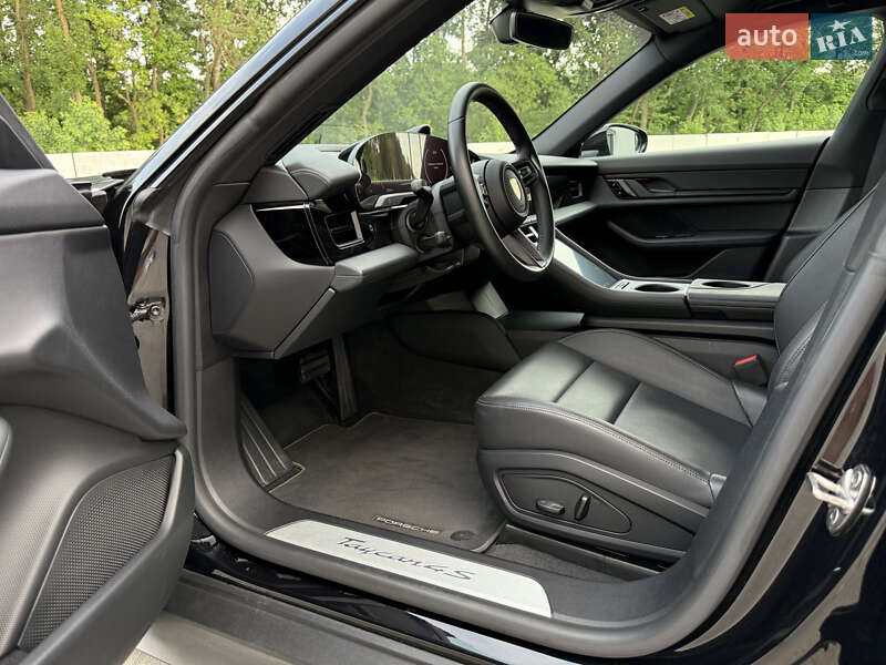 Седан Porsche Taycan 2021 в Луцке