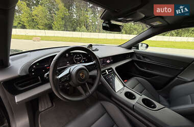Седан Porsche Taycan 2021 в 