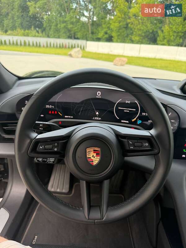 Седан Porsche Taycan 2021 в Луцке