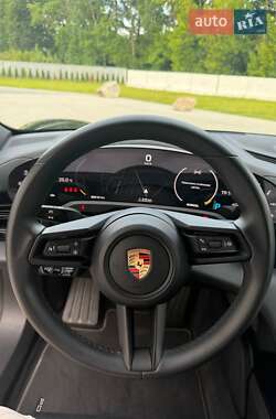 Седан Porsche Taycan 2021 в 