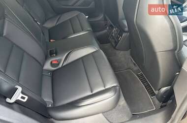 Седан Porsche Taycan 2021 в 